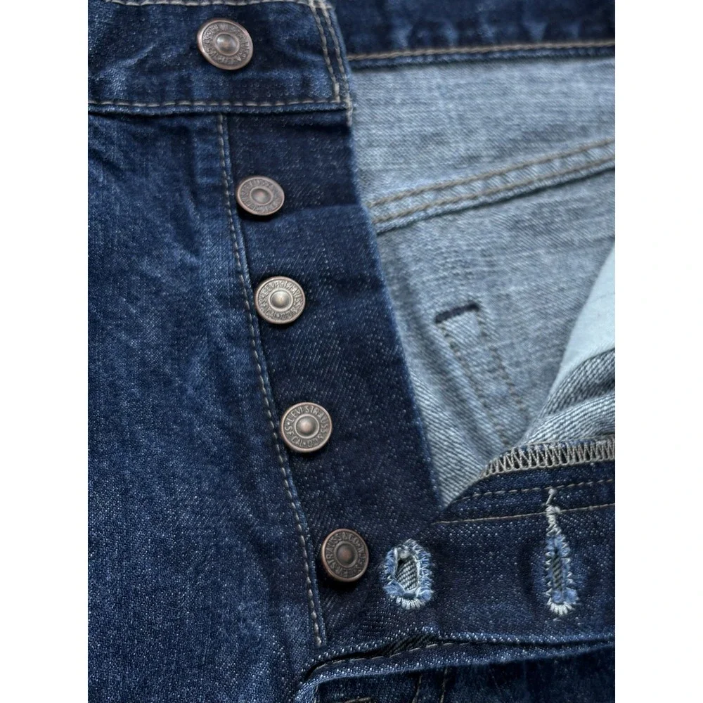 Levis 562 Jeans Mens 36x32 Blue Loose Taper Button Fly Cotton (Actual Fit 37x30)